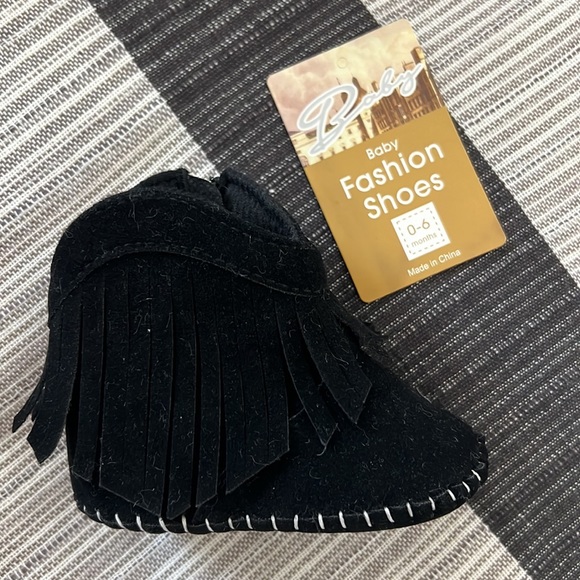 4 pairs baby shoes - Picture 2 of 6